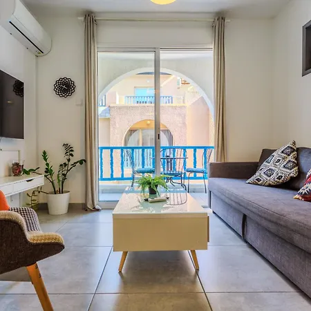Apartment Alex's Vacation - 100m From The - 6 Guests Paphos