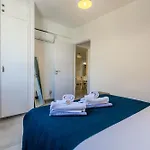 Alex's Vacation - 100m From The - 6 Guests Paphos