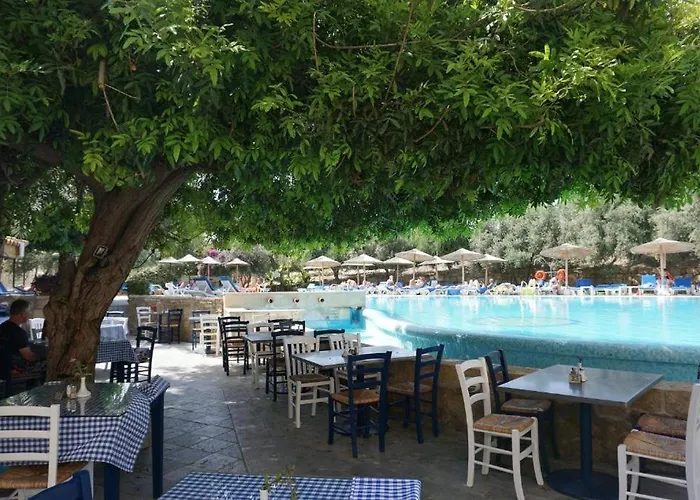 Alex's Vacation - 100m From The - 6 Guests Paphos
