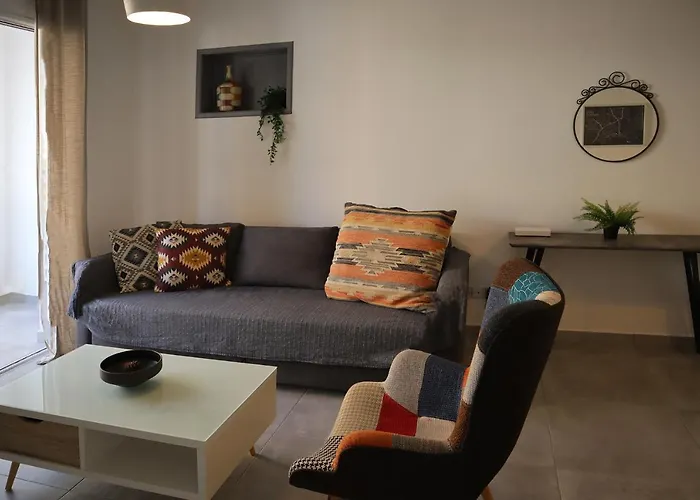 Alex's Vacation - 100m From The - 6 Guests Апартаменты Пафос