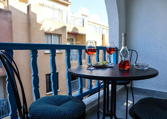 Alex's Vacation - 100m From The - 6 Guests Пафос