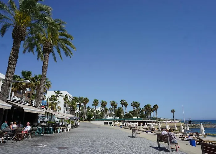 Alex's Vacation - 100m From The - 6 Guests Апартаменты Пафос