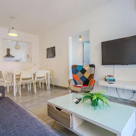 Alex's Vacation - 100m From The - 6 Guests Pafos