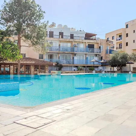 Alex's Vacation - 100m From The - 6 Guests Pafos