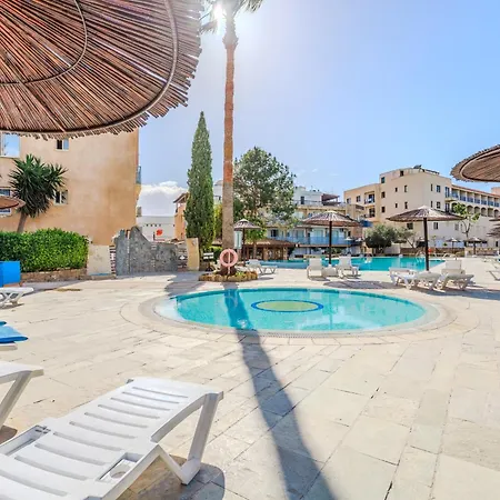 Alex's Vacation - 100m From The - 6 Guests Διαμέρισμα Πάφος