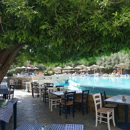 Alex's Vacation - 100m From The - 6 Guests Paphos
