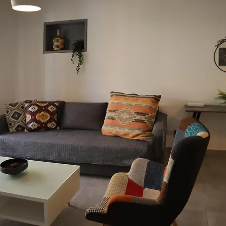 Alex's Vacation - 100m From The - 6 Guests Appartement Paphos